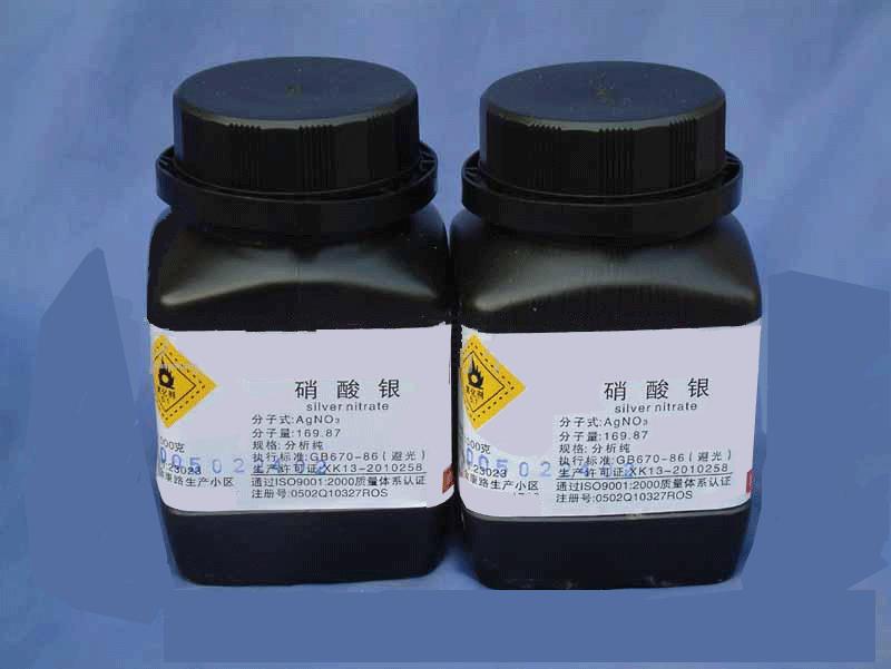 �y���������y