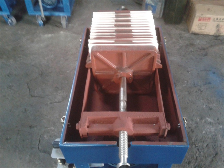 �������?y��n)V�͙C(j��)