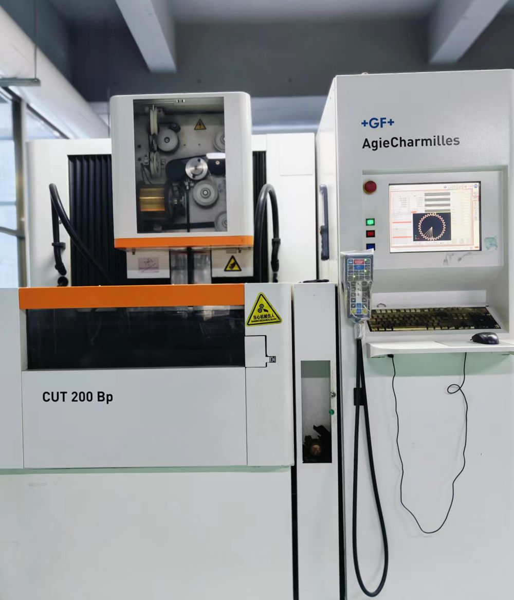 ���נ����߽z